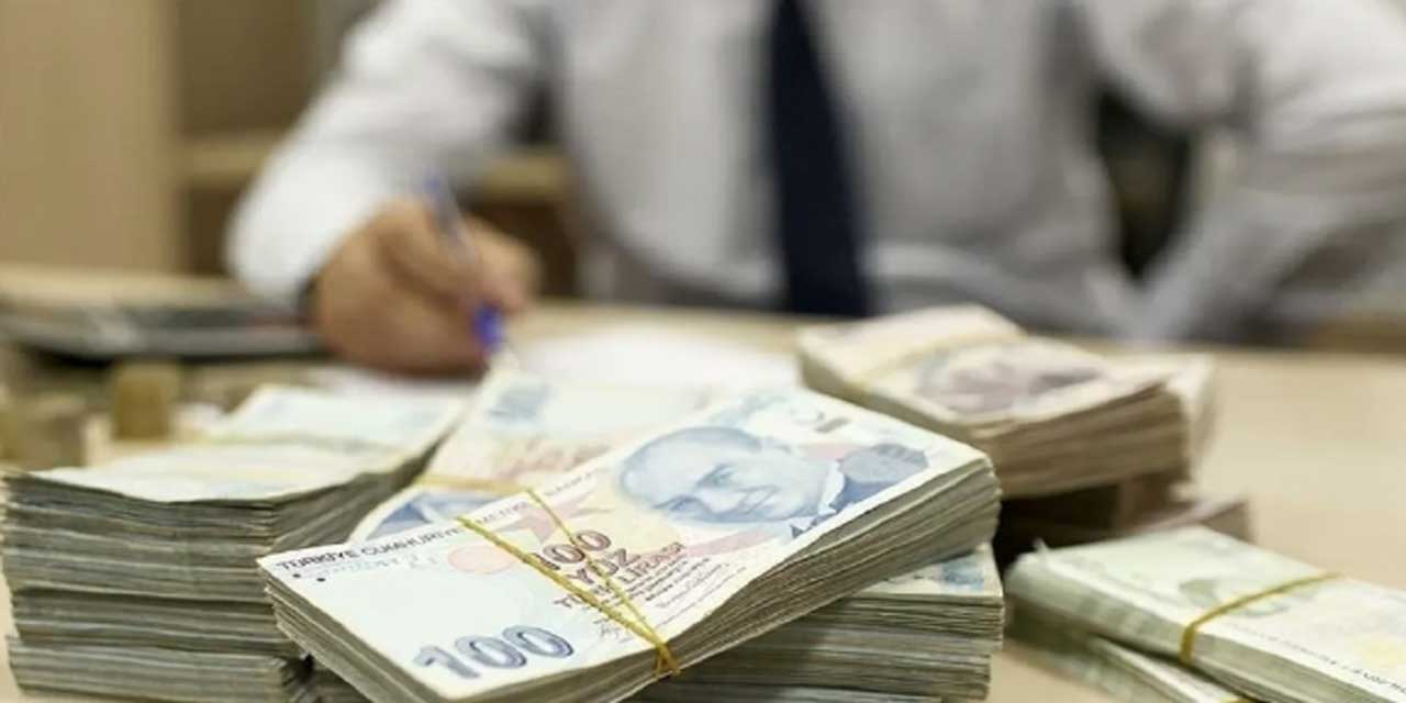 YÜKSEK enflasyon yılbaşı zamlarını yok etti. Memurlar 4 ayda 5.359 TL kaybederek, maaşlar 28.000 Liraya düştü...